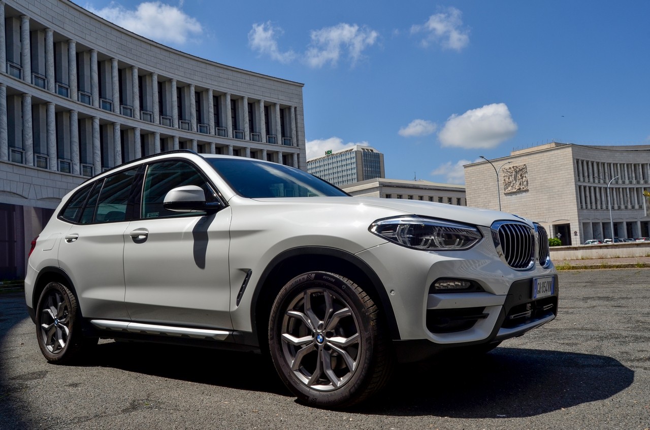 BMW X3 30e: prova su strada