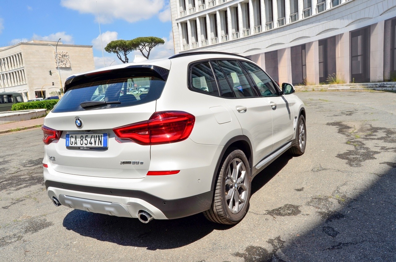 BMW X3 30e: prova su strada