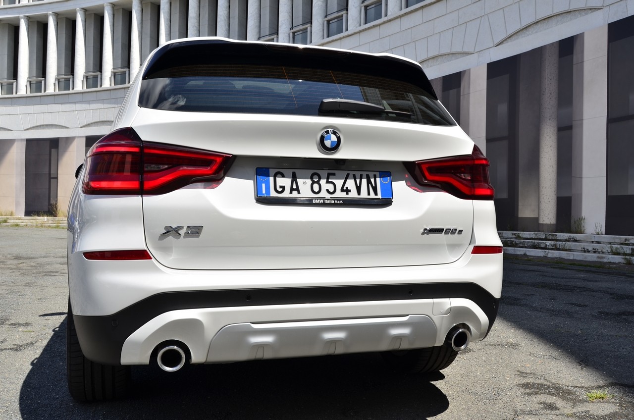 BMW X3 30e: prova su strada