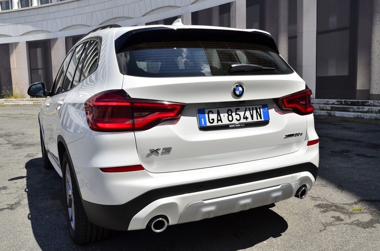 BMW X3 30e: prova su strada