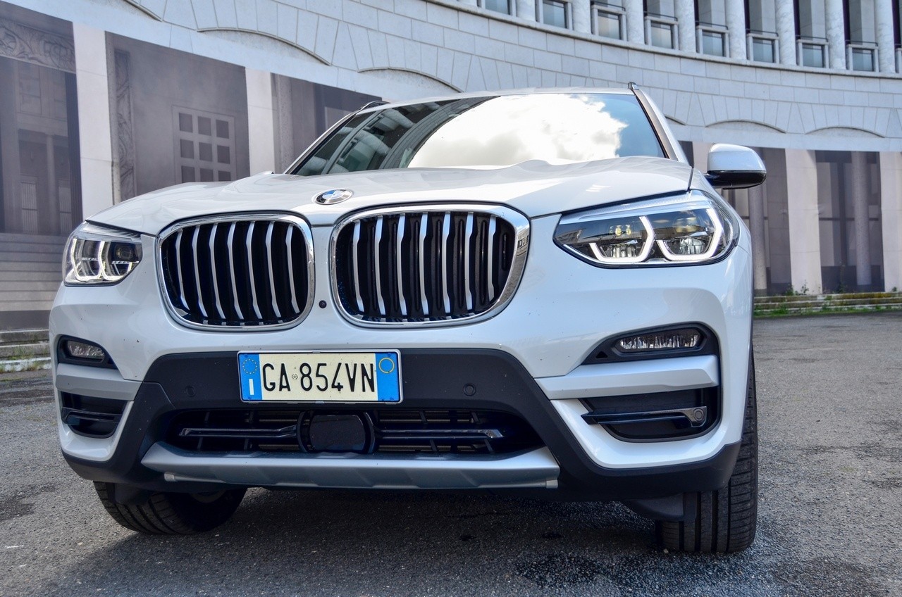 BMW X3 30e: prova su strada