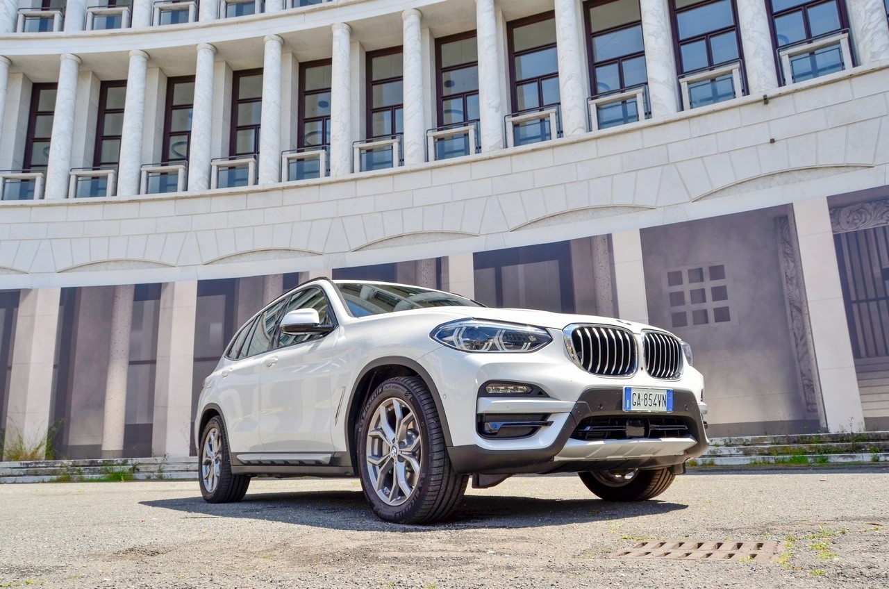 BMW X3 30e: prova su strada