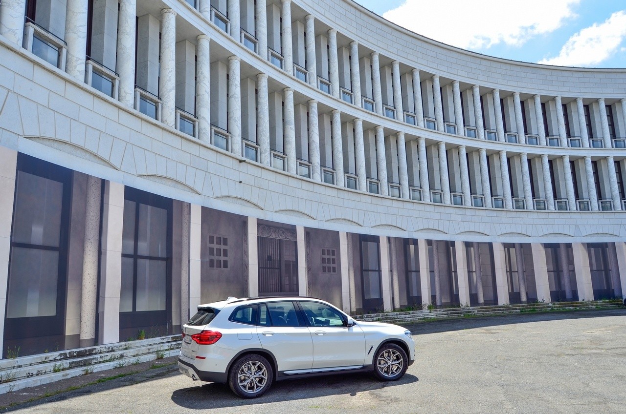 BMW X3 30e: prova su strada