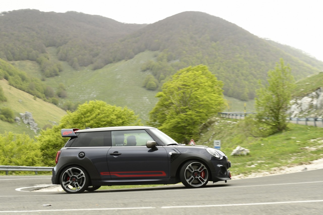 Mini John Cooper Works GP: la prova su strada