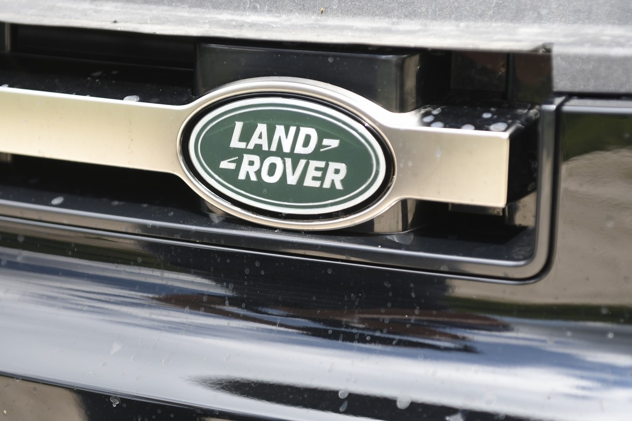 Land Rover Defender 90 P400 MHEV: la prova su strada e in off-road