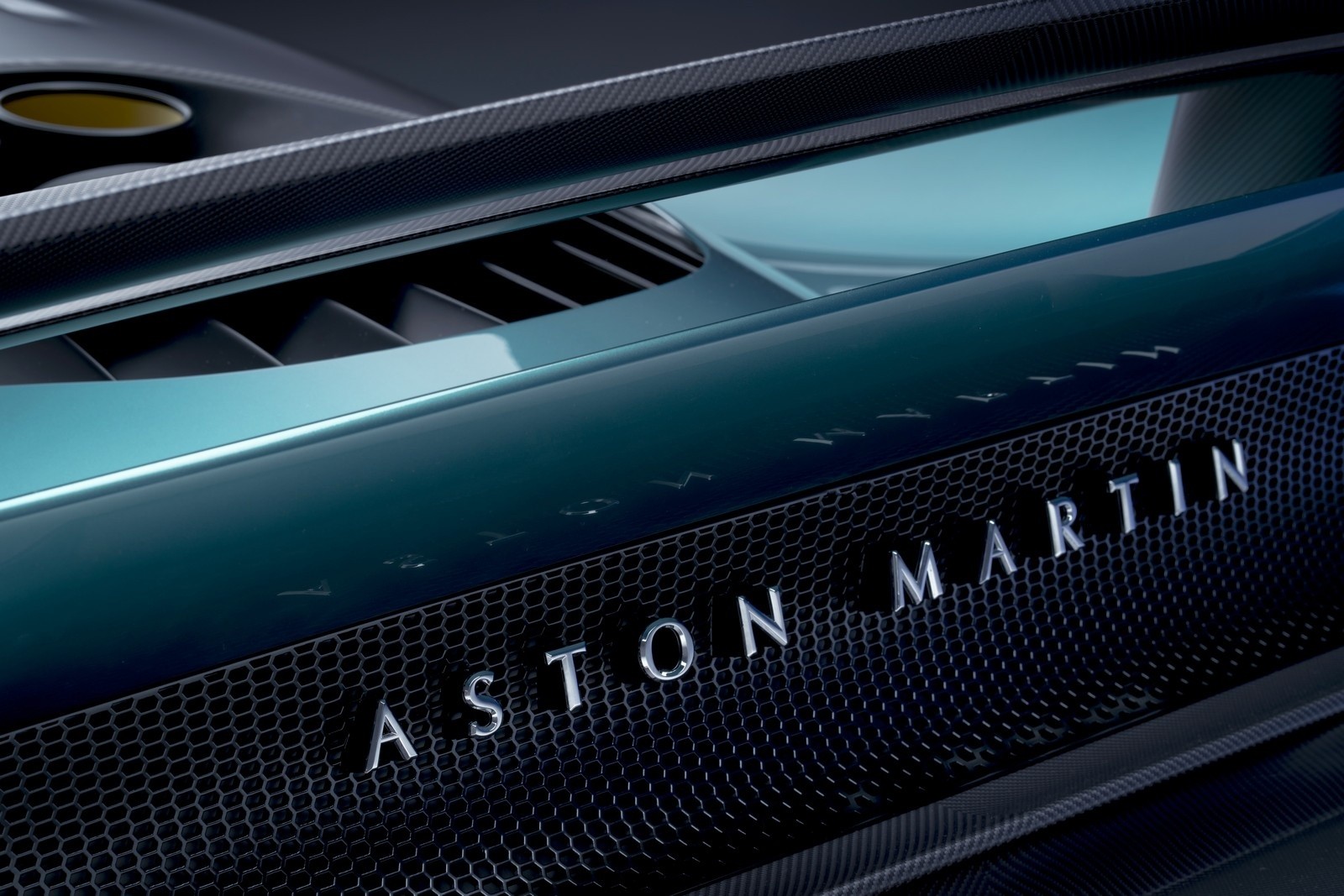 Aston Martin Valhalla 2021