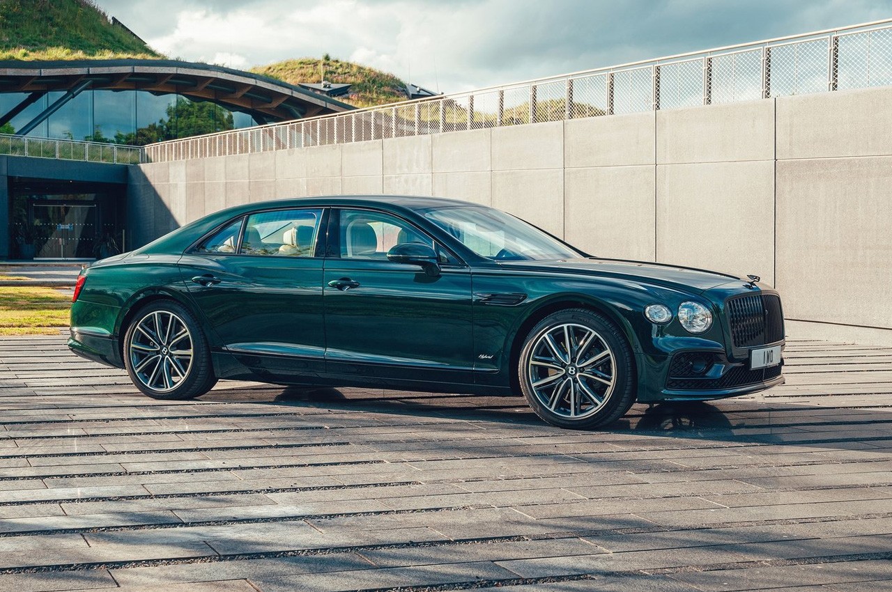 Bentley Flying Spur Hybrid: immagini ufficiali