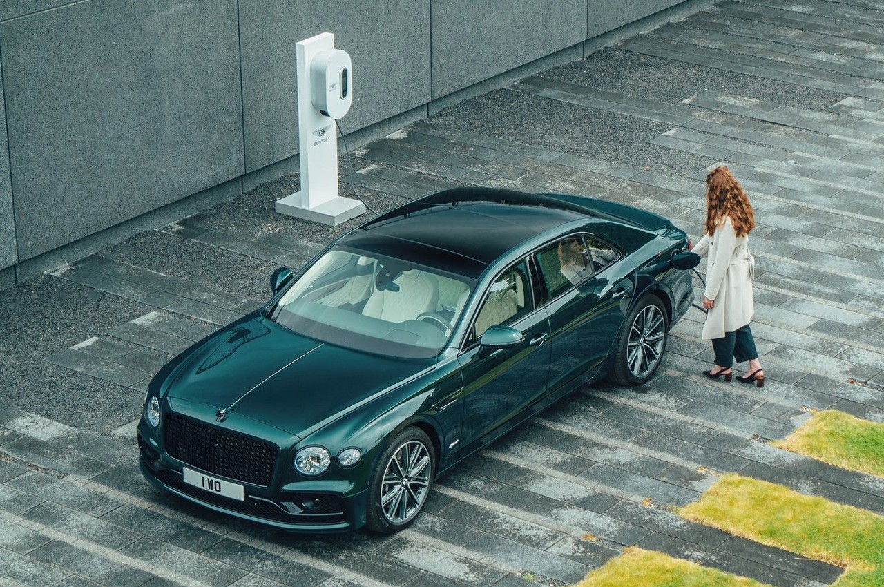 Bentley Flying Spur Hybrid: immagini ufficiali