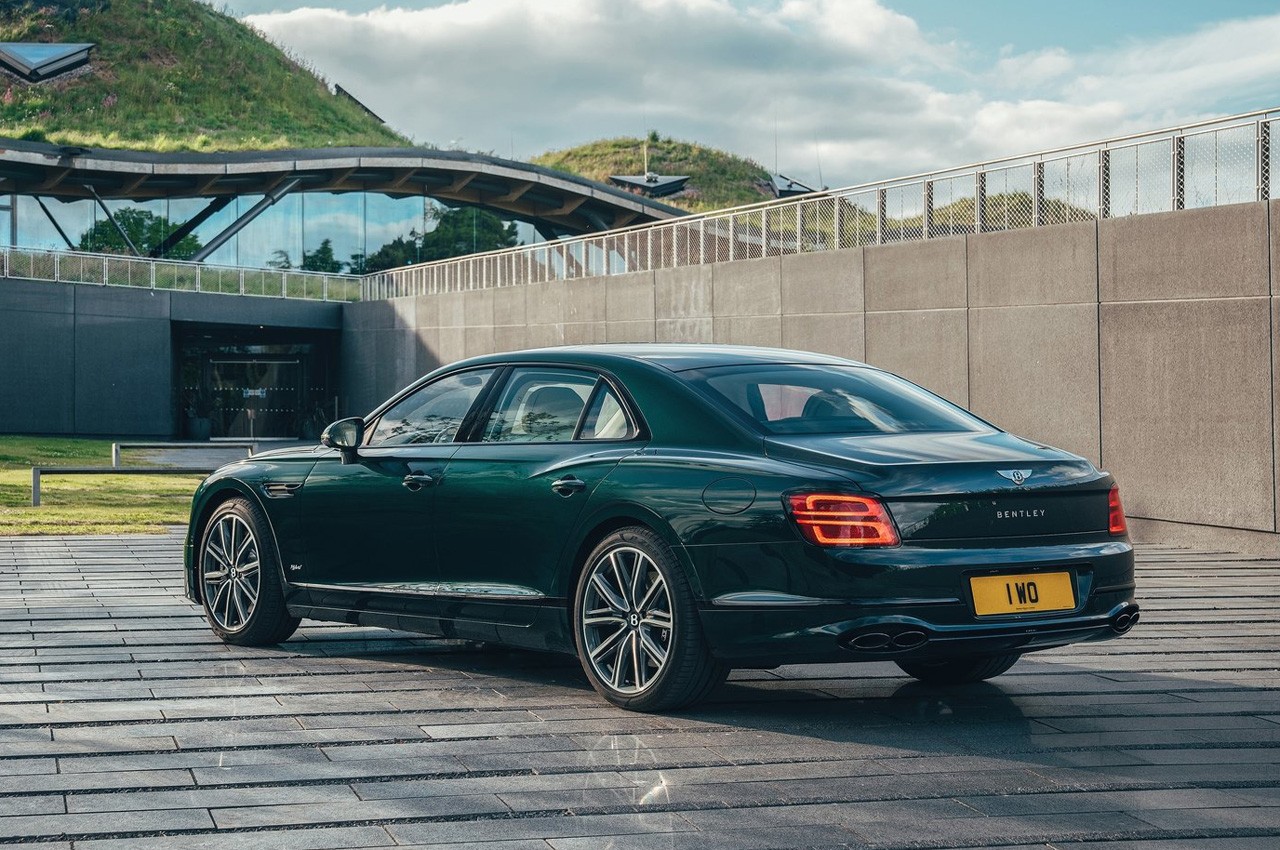 Bentley Flying Spur Hybrid: immagini ufficiali