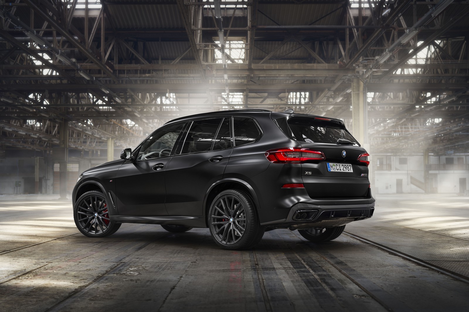 BMW X5 Black Vermilion, X6 Black Vermilion e X7 Frozen Black