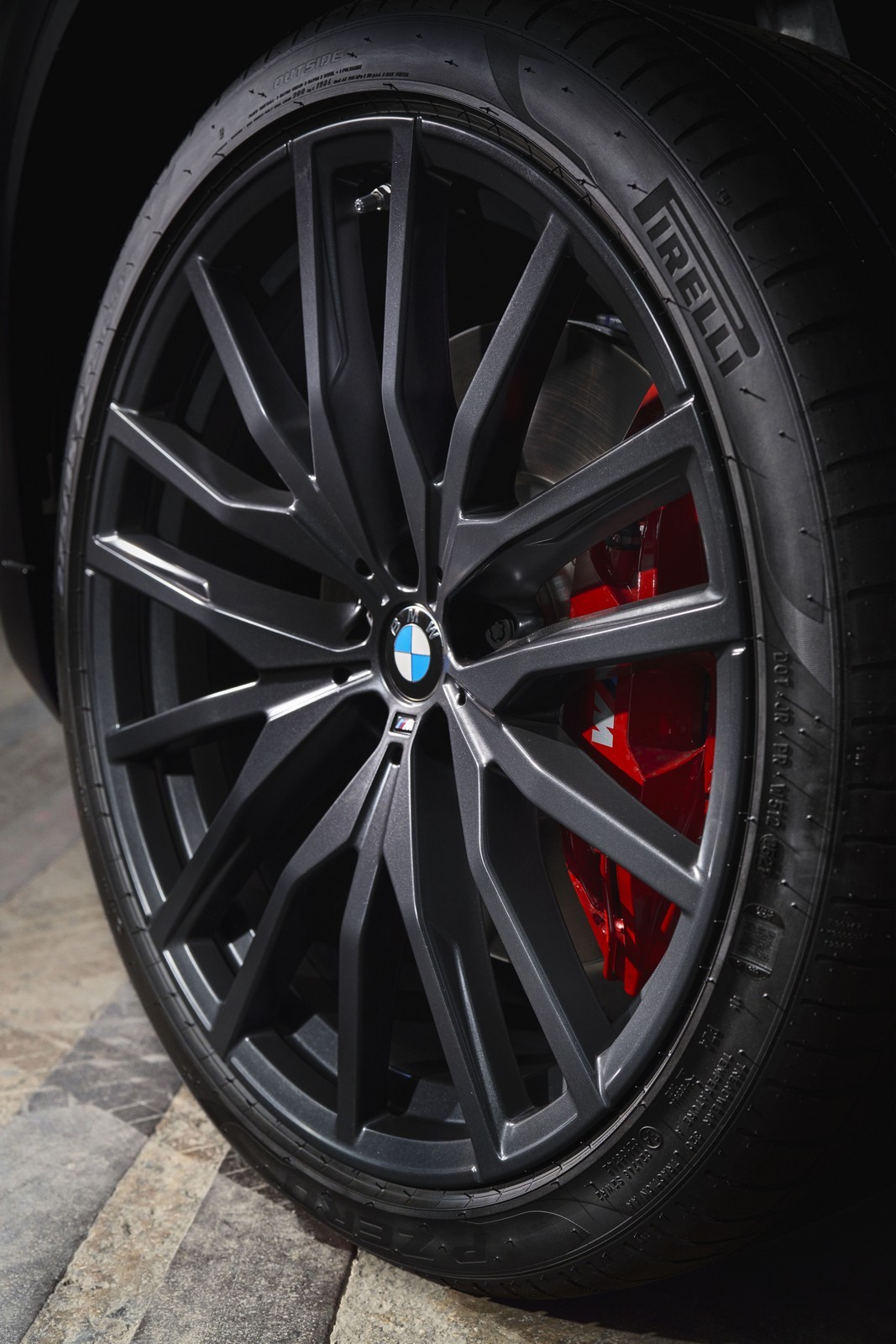 BMW X5 Black Vermilion, X6 Black Vermilion e X7 Frozen Black