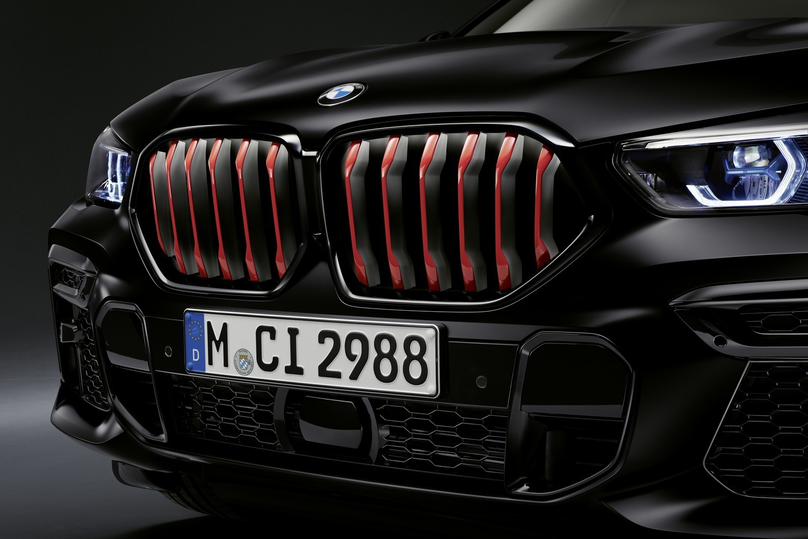 BMW X5 Black Vermilion, X6 Black Vermilion e X7 Frozen Black