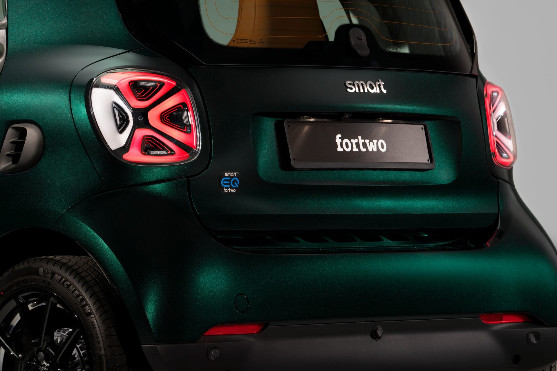 Smart EQ Fortwo Racing Green Edition by Brabus: le immagini ufficiali