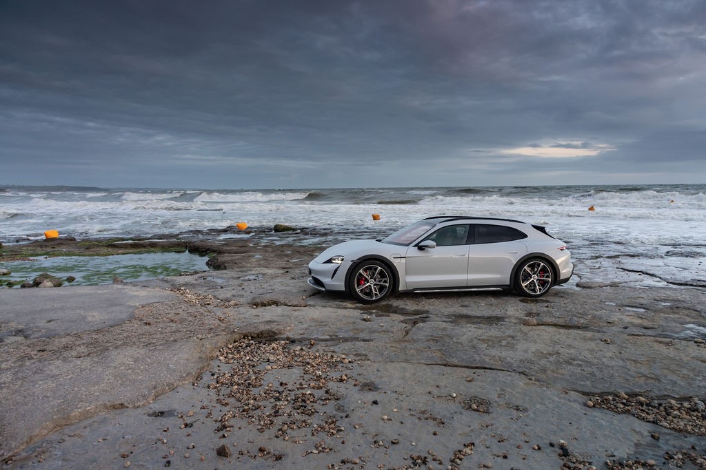 Porsche Taycan Cross Turismo: primo contatto