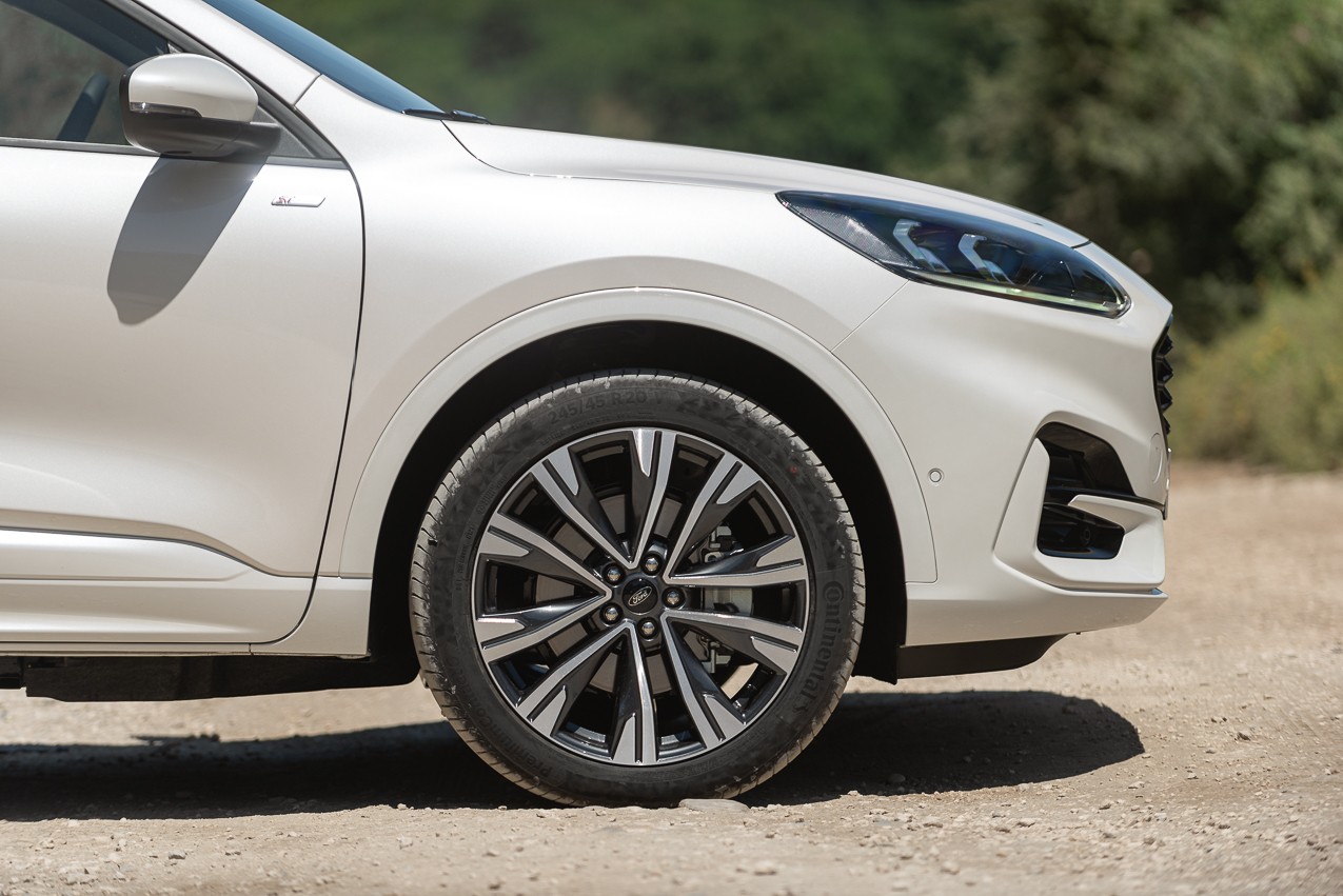 Ford Kuga ST-Line X 2.5 PHEV: prova su strada