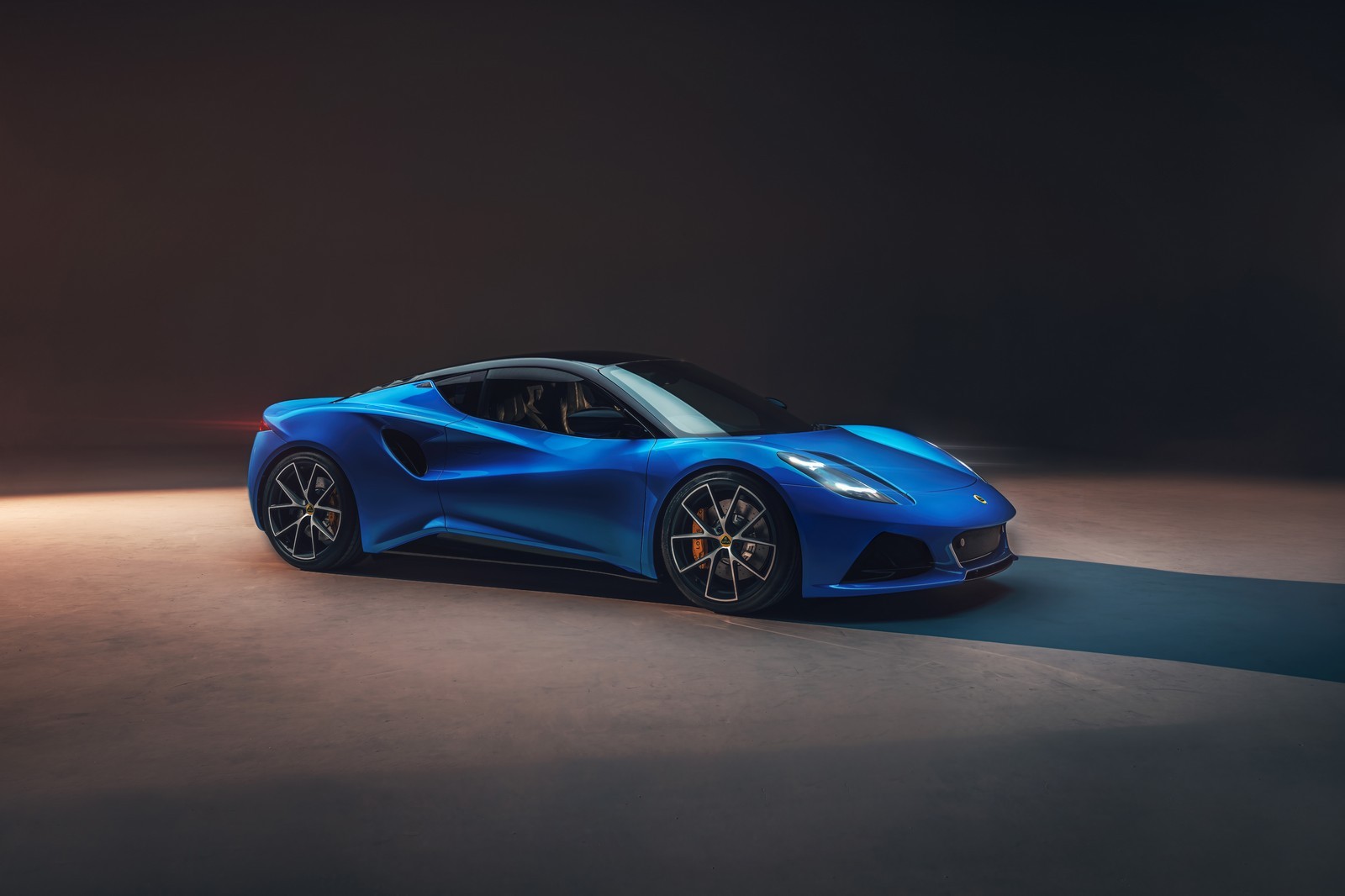 Lotus Emira: immagini ufficiali