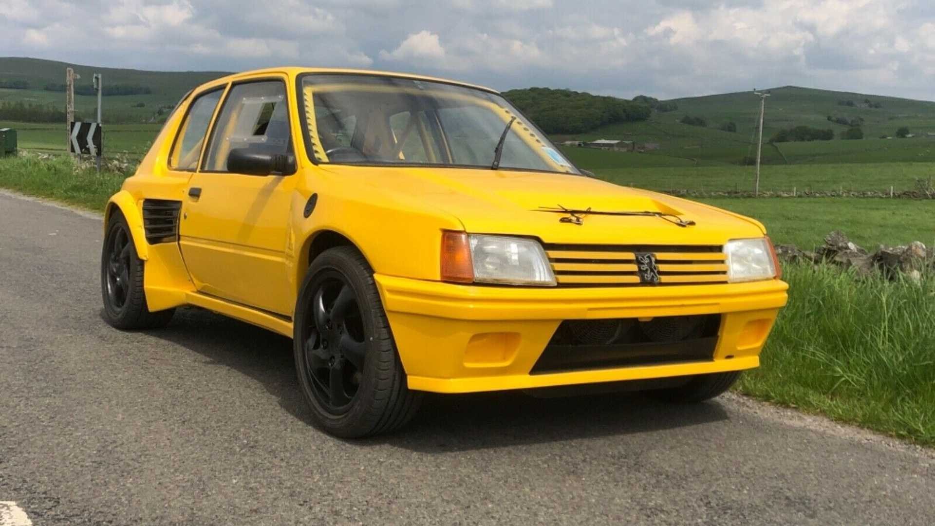 Peugeot 205 GTI, un esemplare elaborato con motore Porsche