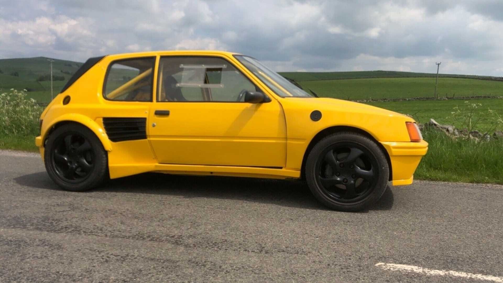 Peugeot 205 GTI, un esemplare elaborato con motore Porsche