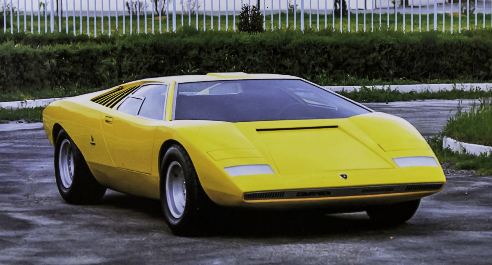 Lamborghini Countach: 50 anni nelle immagini