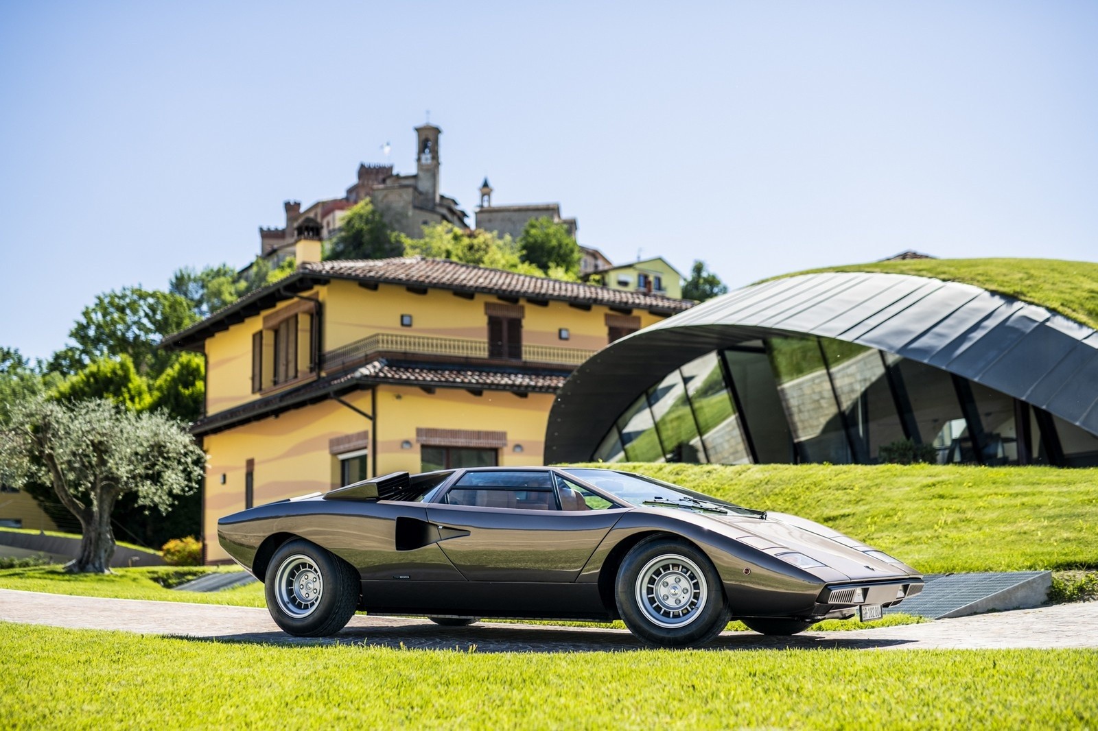 Lamborghini Countach: 50 anni nelle immagini