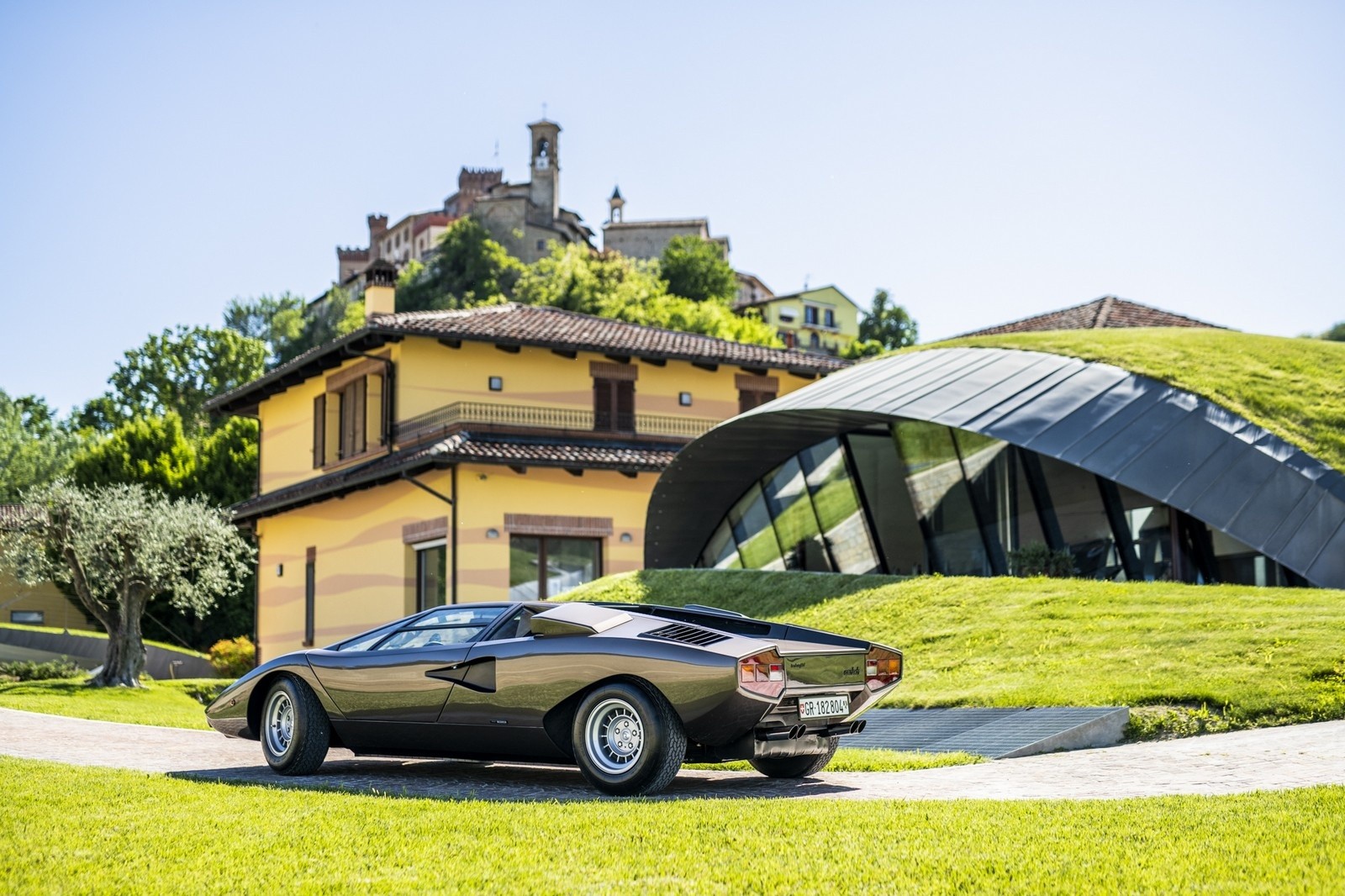 Lamborghini Countach: 50 anni nelle immagini