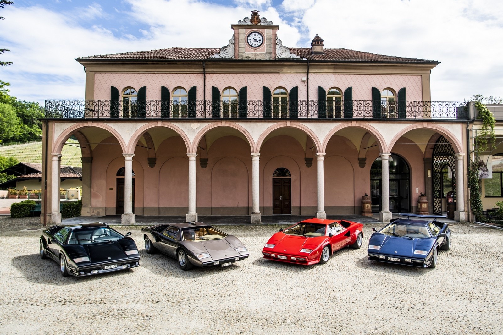 Lamborghini Countach: 50 anni nelle immagini