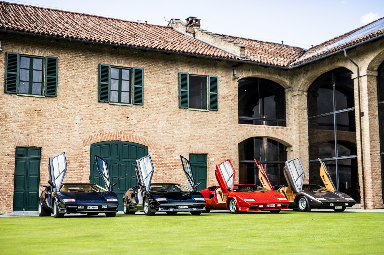 Lamborghini Countach: 50 anni nelle immagini