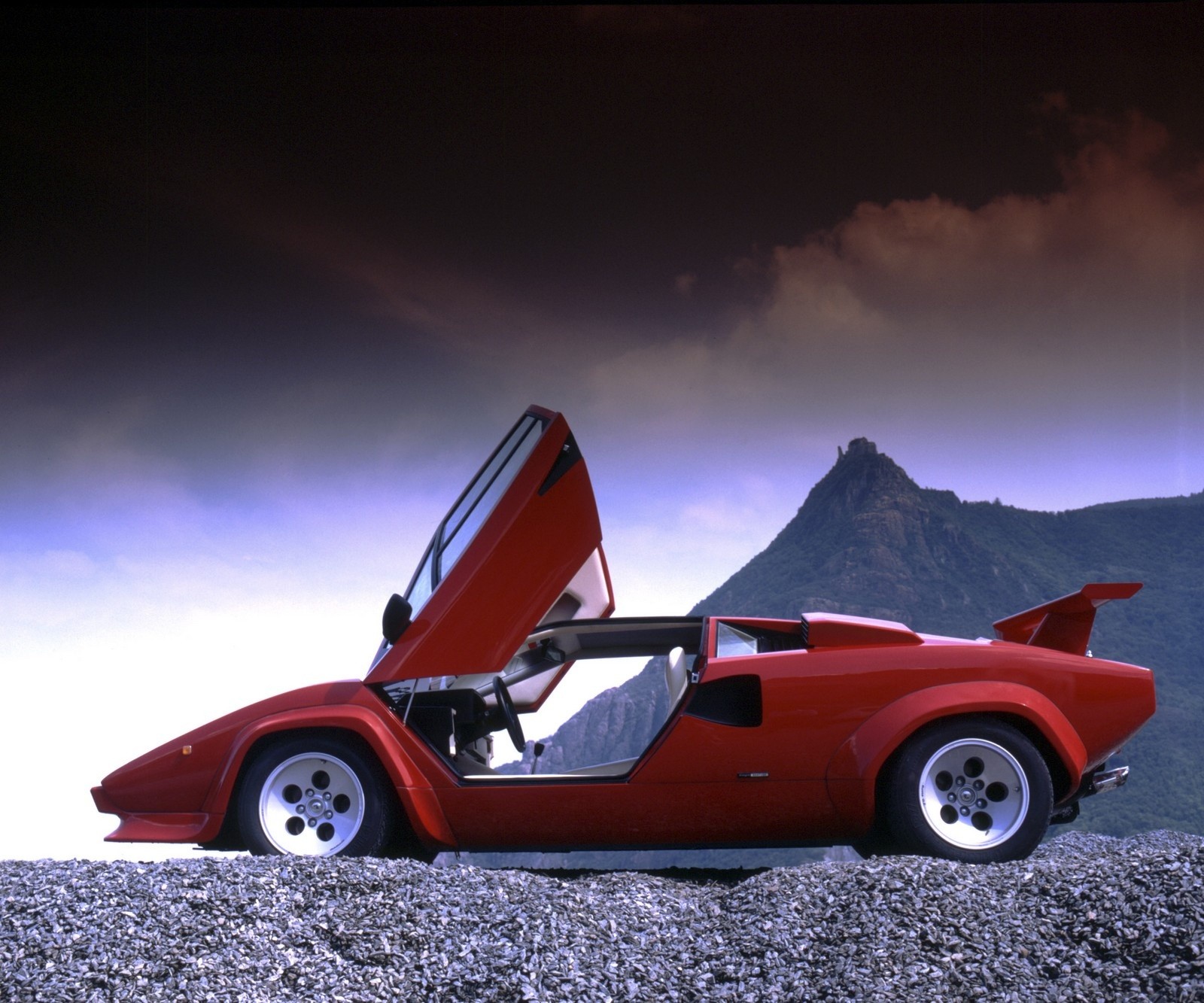 Lamborghini Countach: 50 anni nelle immagini