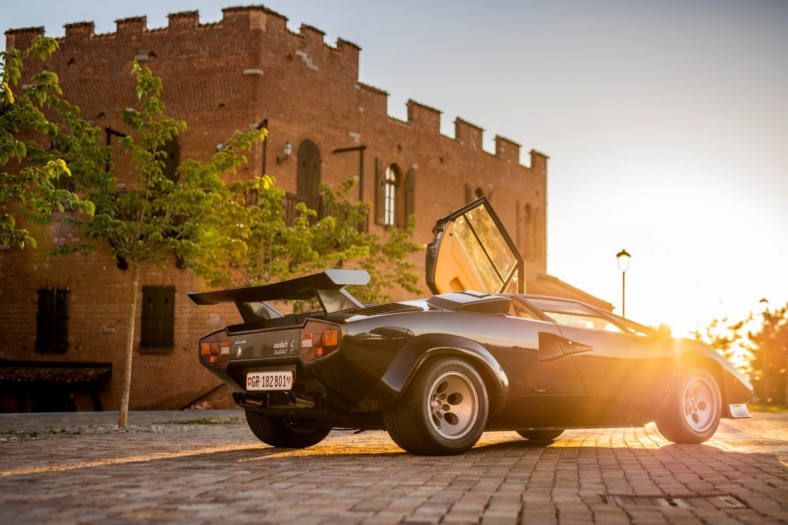 Lamborghini Countach: 50 anni nelle immagini