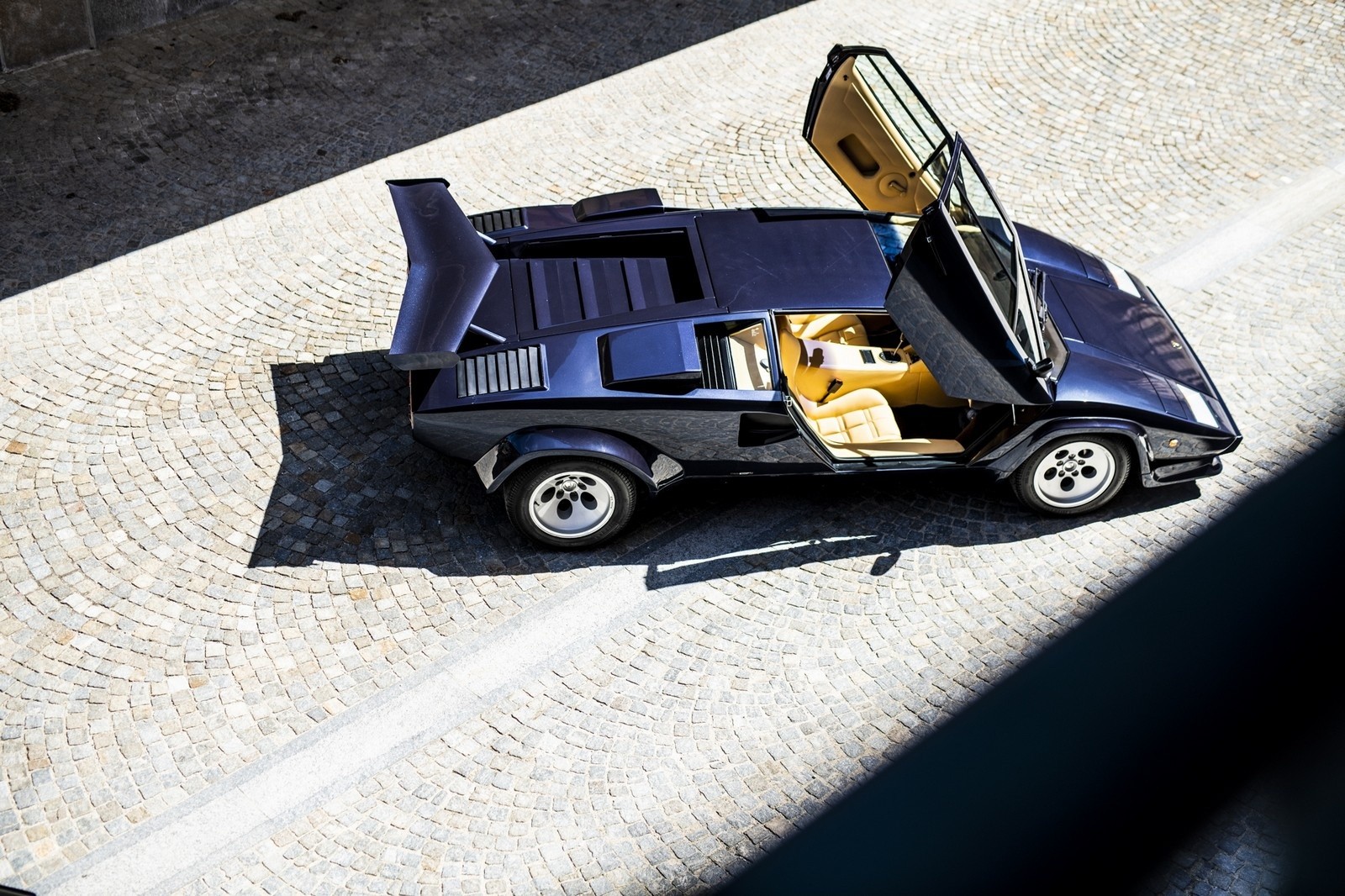 Lamborghini Countach: 50 anni nelle immagini