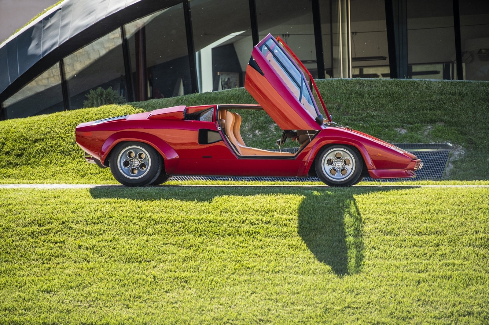 Lamborghini Countach: 50 anni nelle immagini