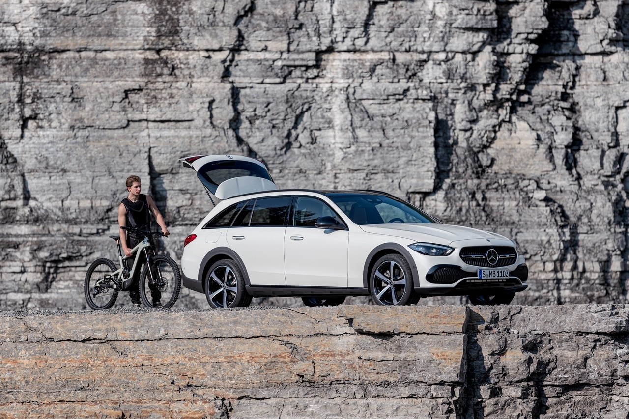 Mercedes Classe C All-Terrain 2021: immagini ufficiali