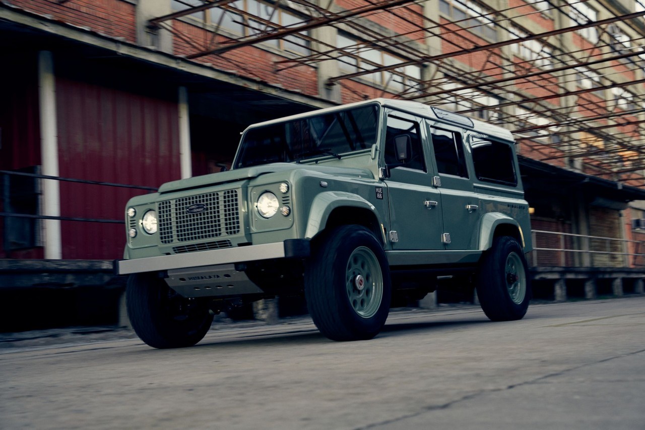 Himalaya Hue 166 su base Land Rover Defender 110