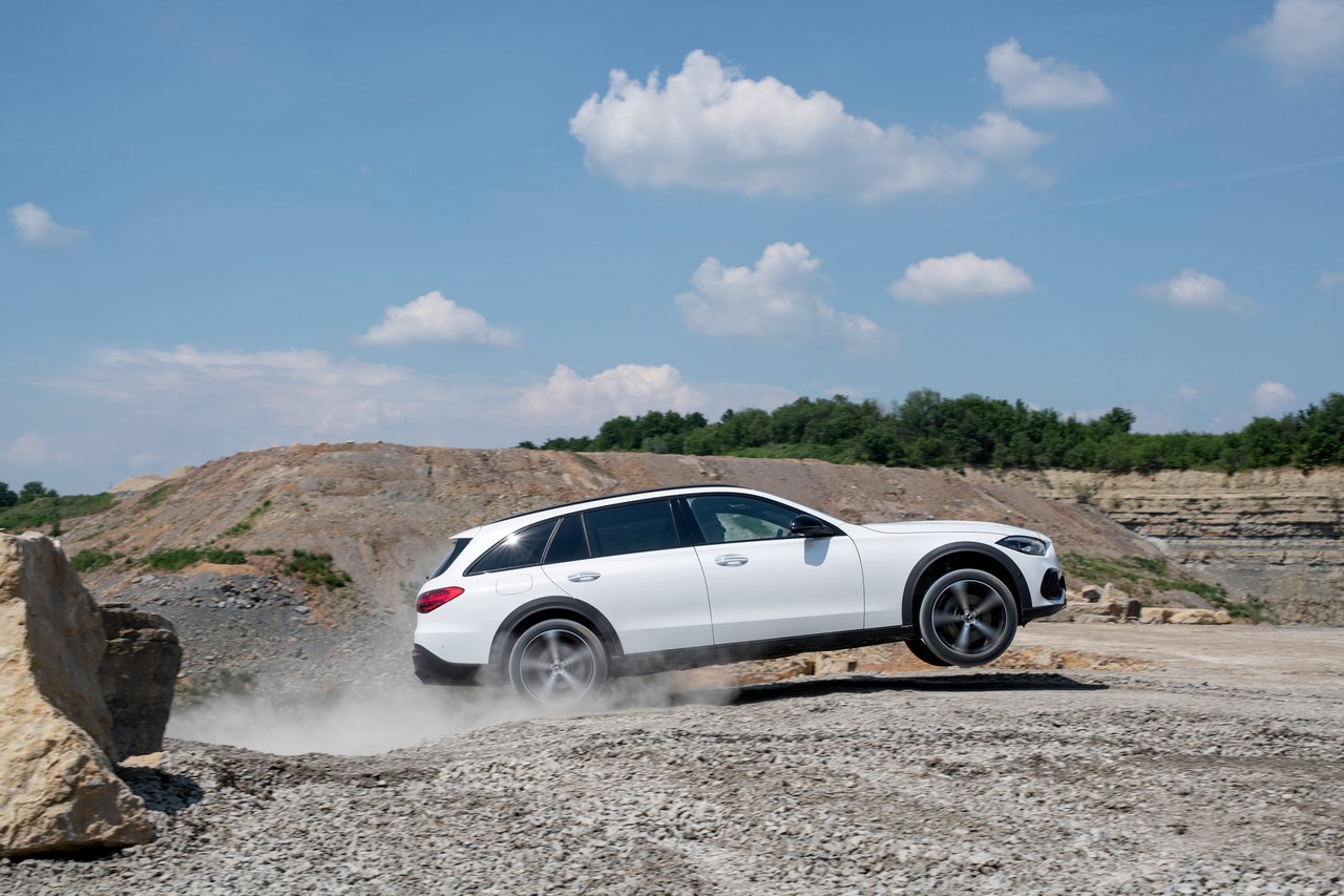 Mercedes Classe C All-Terrain 2021: immagini ufficiali