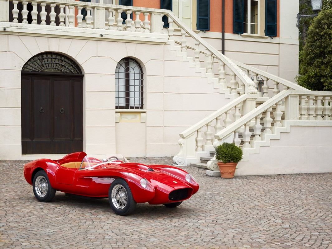 Ferrari Testa Rossa J: 299 unità per la replica in scala da 93.000 euro