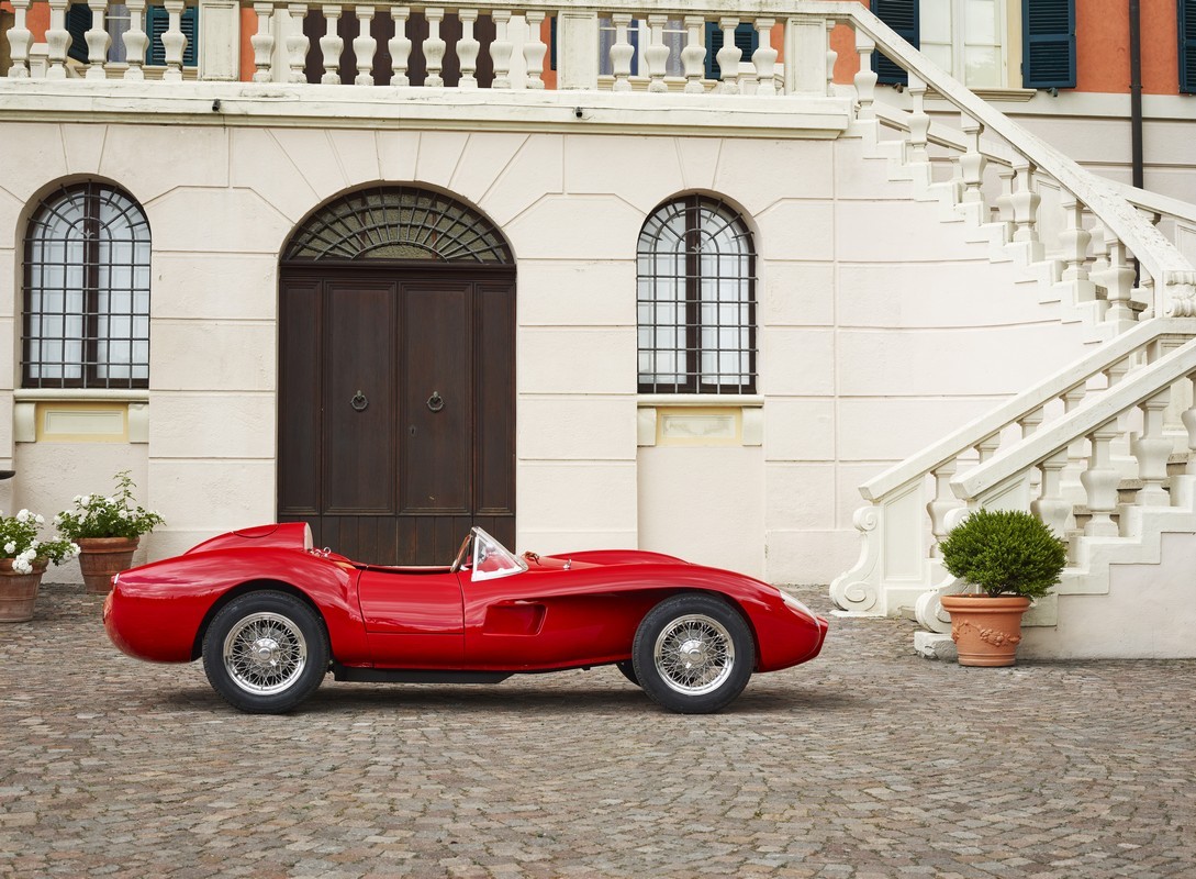 Ferrari Testa Rossa J: 299 unità per la replica in scala da 93.000 euro