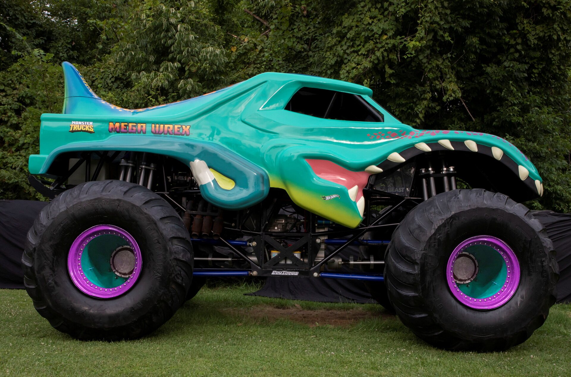 Hot Wheels Monster Trucks Live 2021