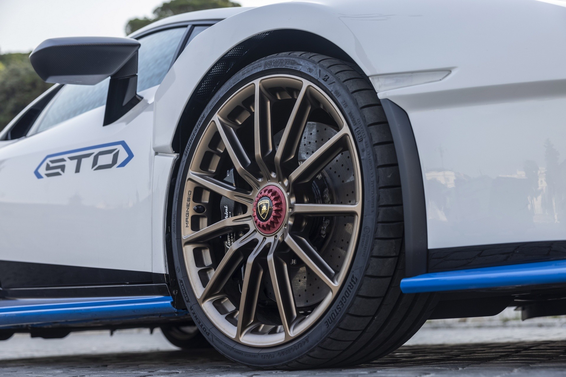 Lamborghini Huracan STO: a Vallelunga e sulle strade di Roma