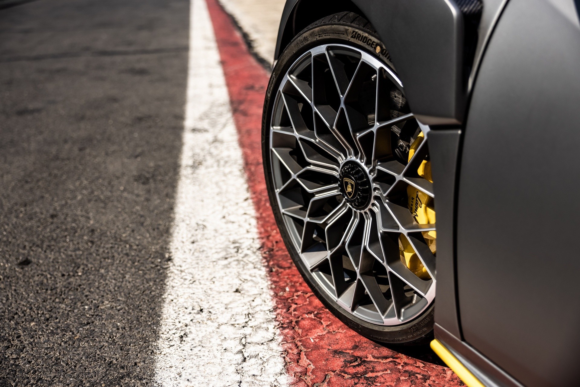 Lamborghini Huracan STO: a Vallelunga e sulle strade di Roma