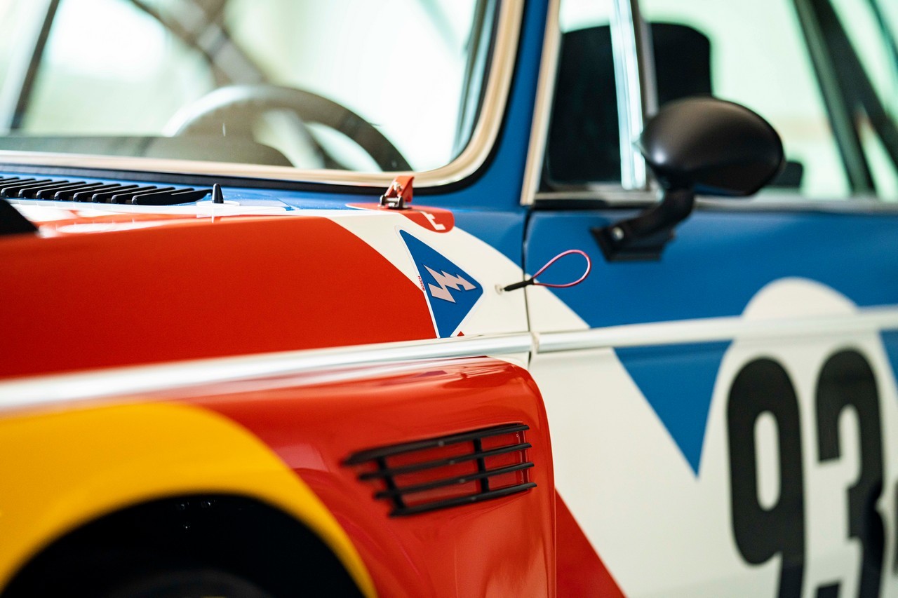 Bmw Art Car 3.0 Csl 1975 per Calder Foundation: immagini ufficiali