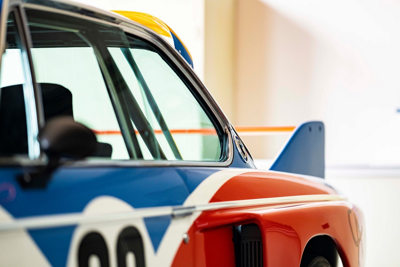 Bmw Art Car 3.0 Csl 1975 per Calder Foundation: immagini ufficiali