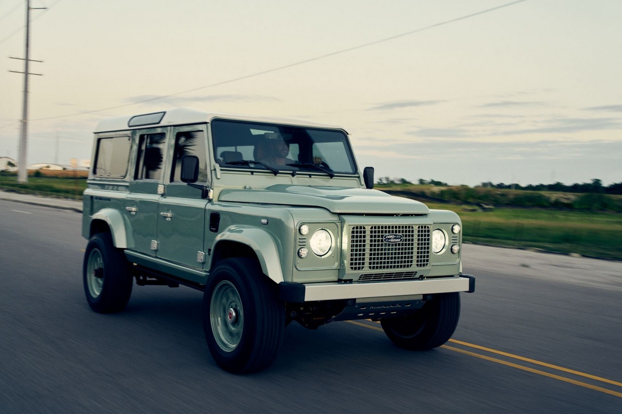 Himalaya Hue 166 su base Land Rover Defender 110