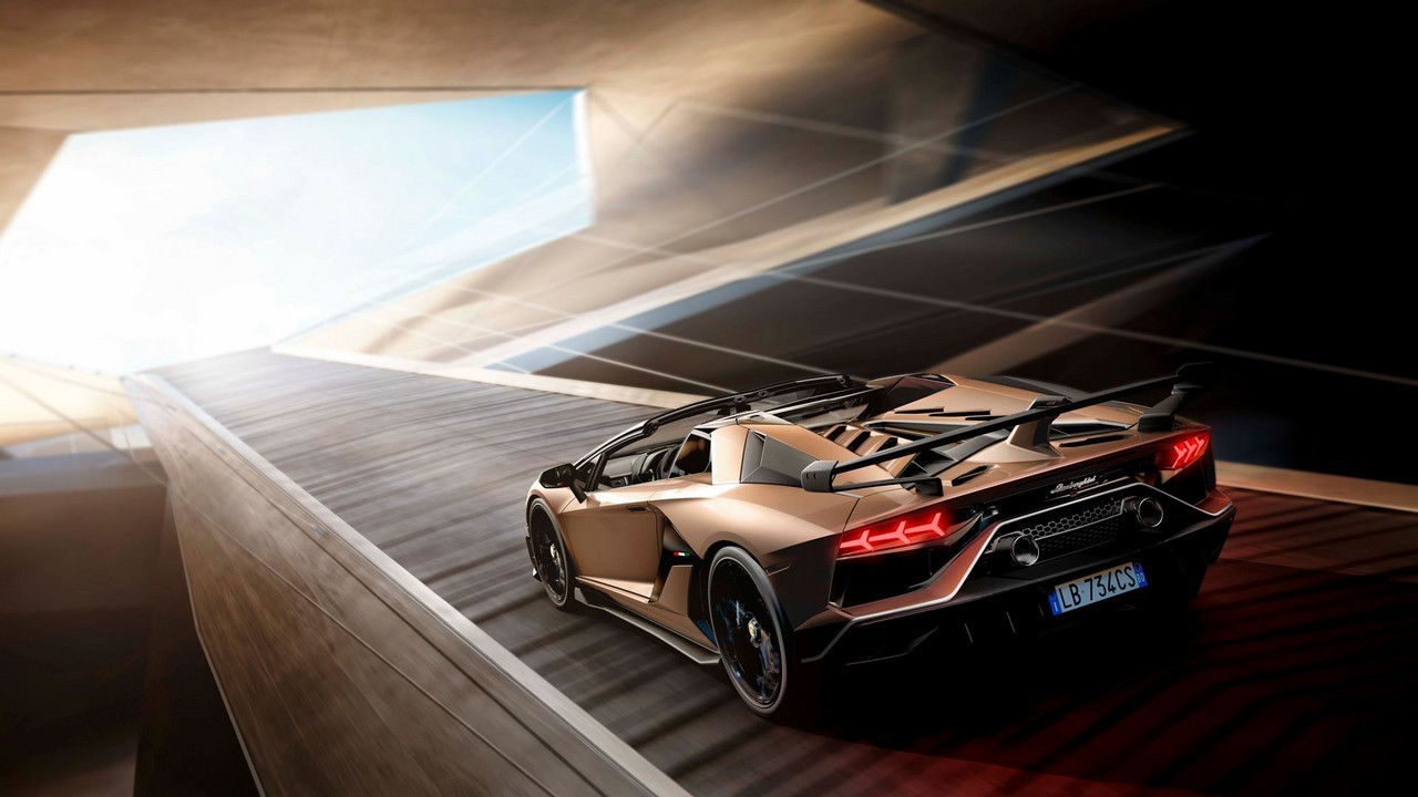 Lamborghini Aventador: immagini ufficiali