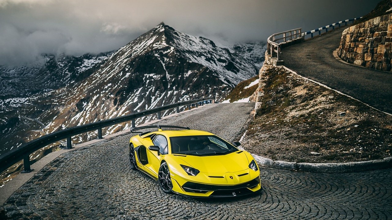 Lamborghini Aventador: immagini ufficiali