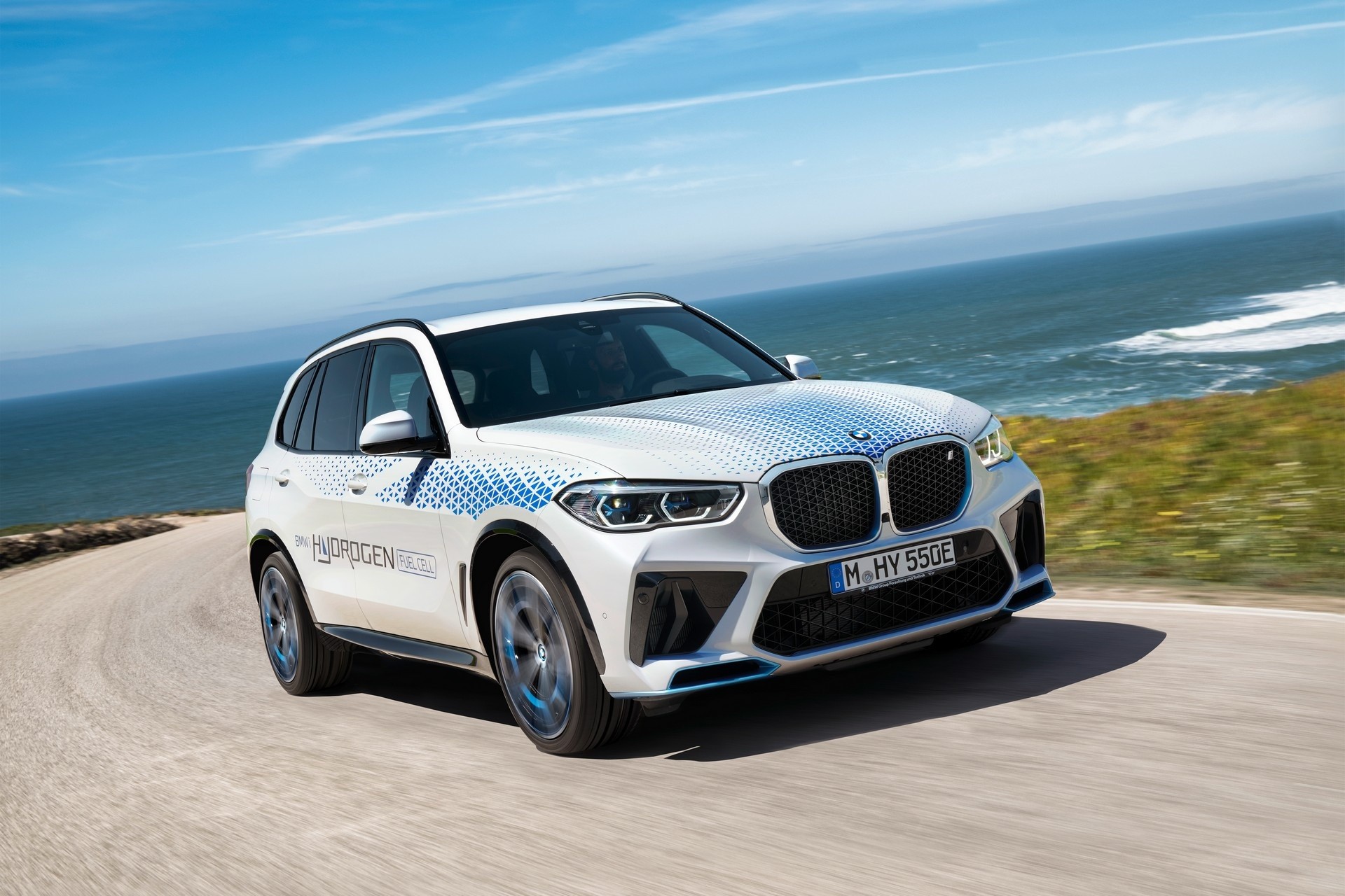 BMW iX5 Hydrogen: le immagini