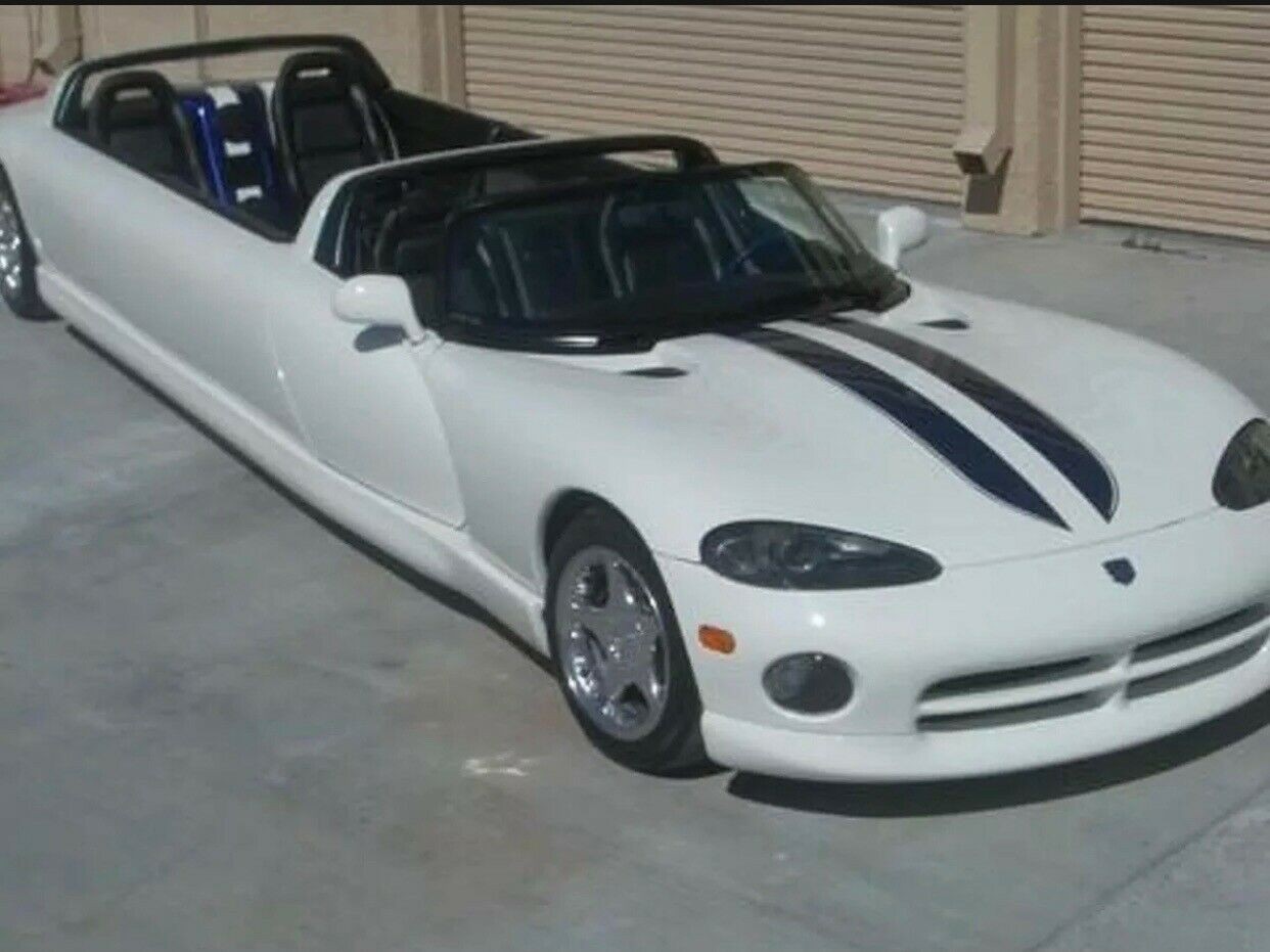 Dodge Viper Limousine: le immagini