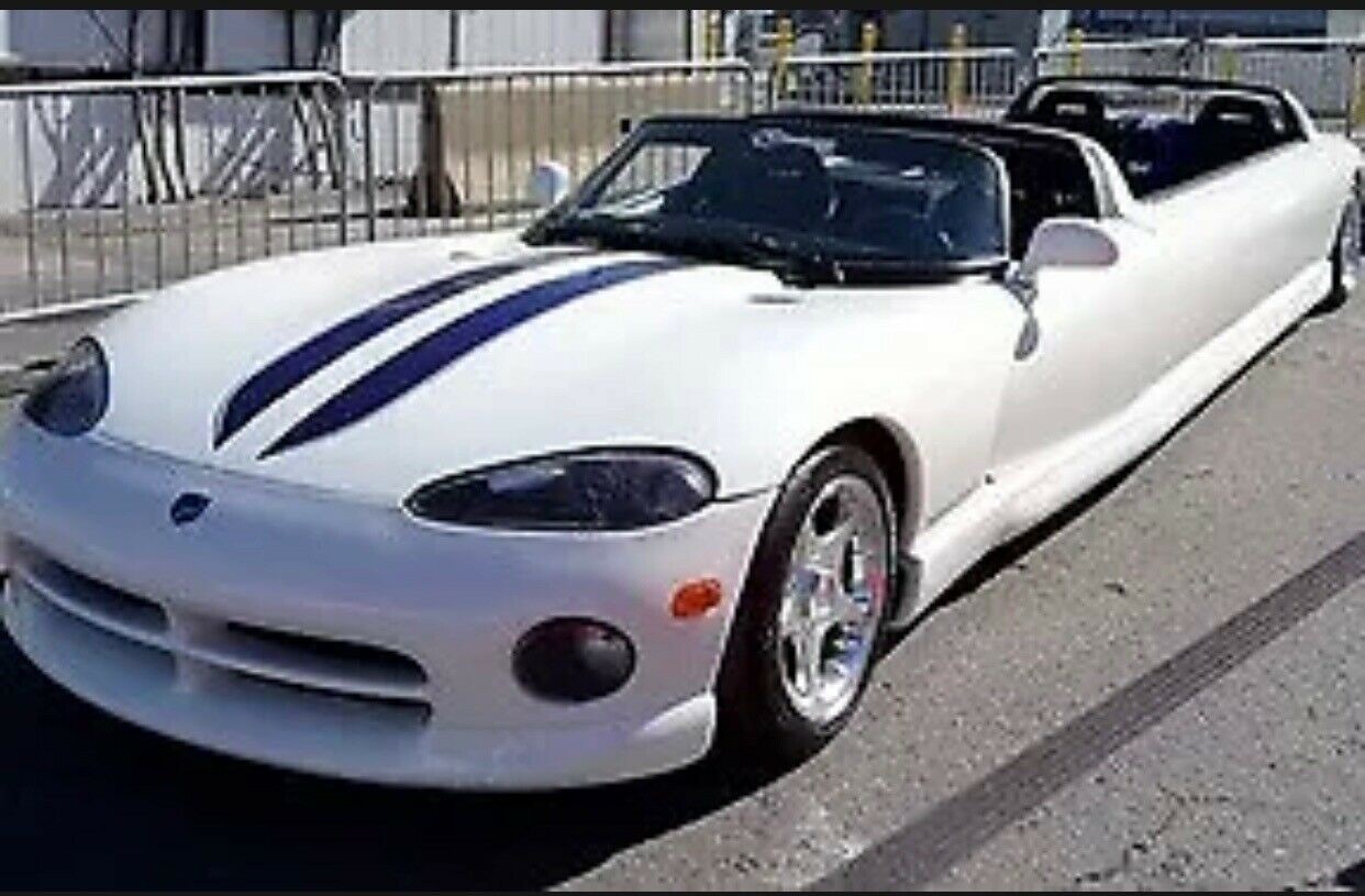 Dodge Viper Limousine: le immagini