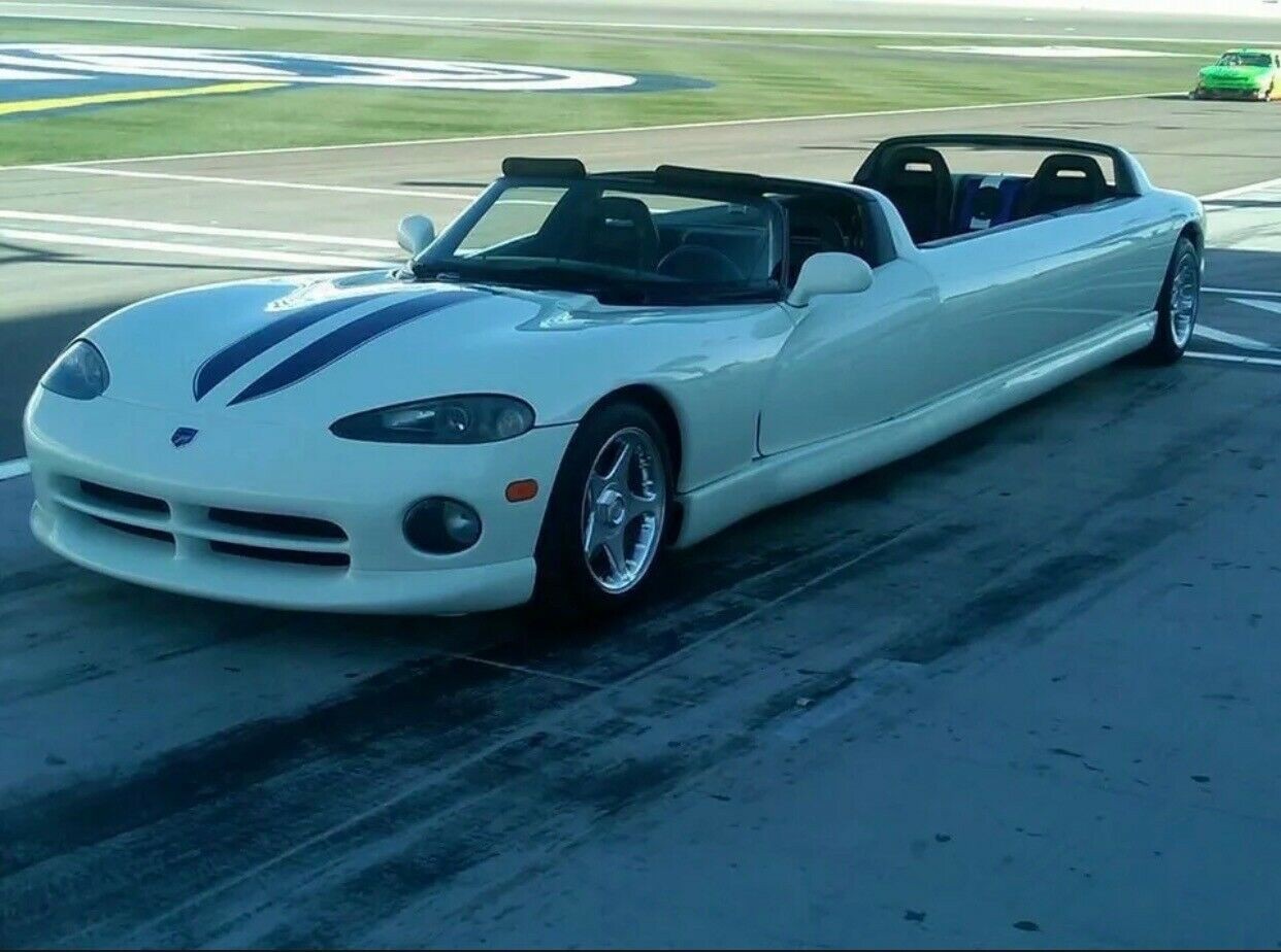 Dodge Viper Limousine: le immagini