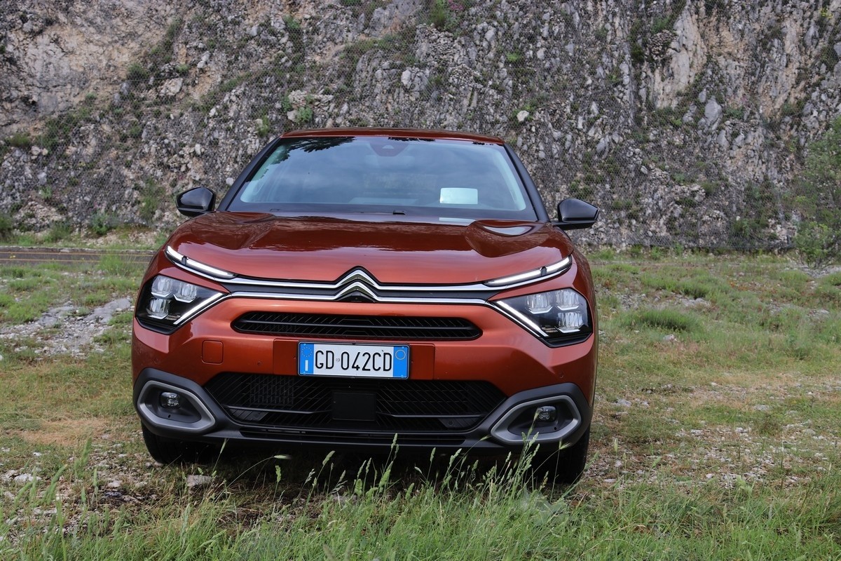 Citroen C4 1.5 BlueHDi EAT8 Shine: la prova su strada