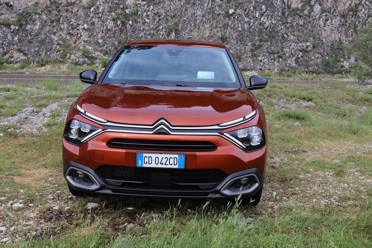 Citroen C4 1.5 BlueHDi EAT8 Shine: la prova su strada